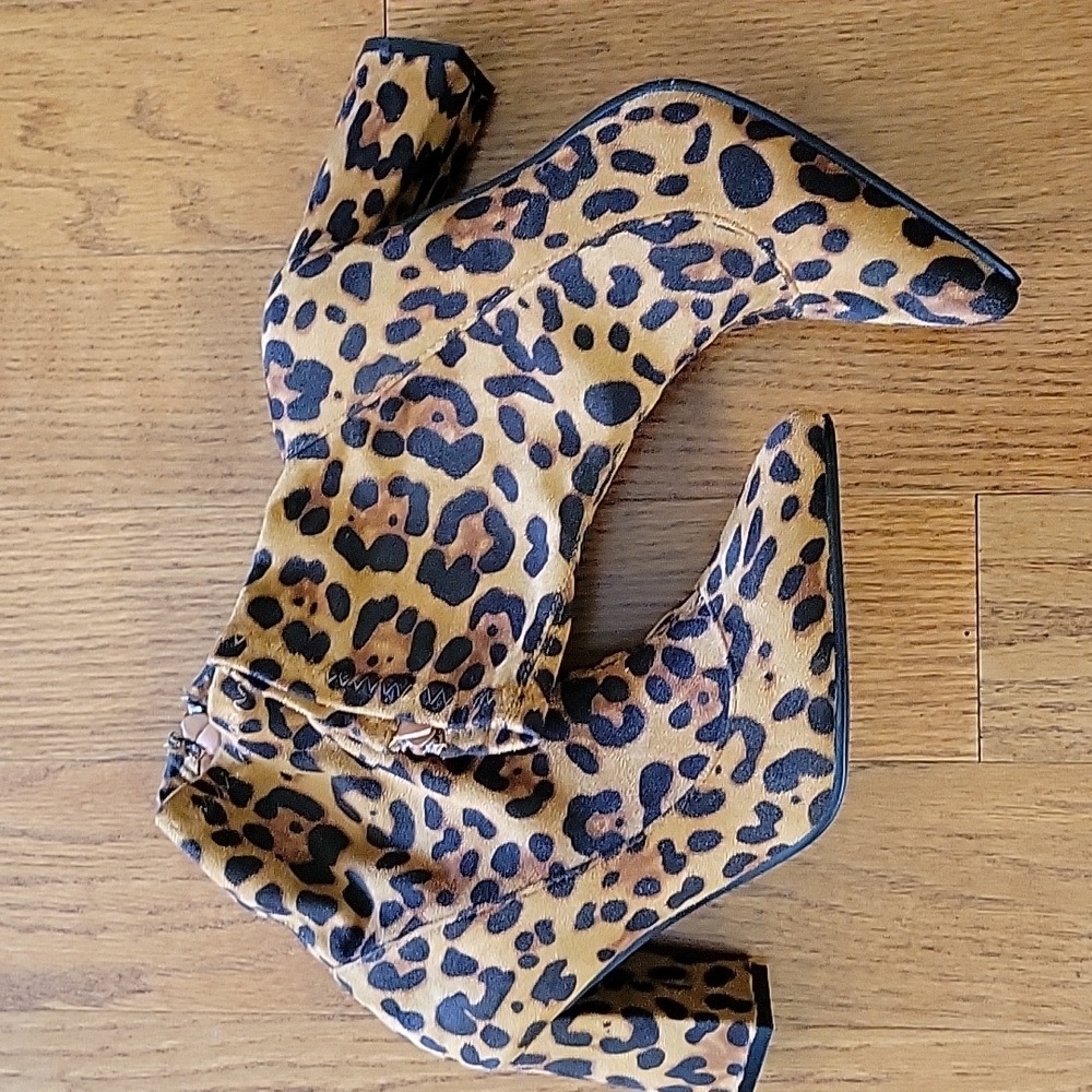 NWOT Leopard Ankle booties
